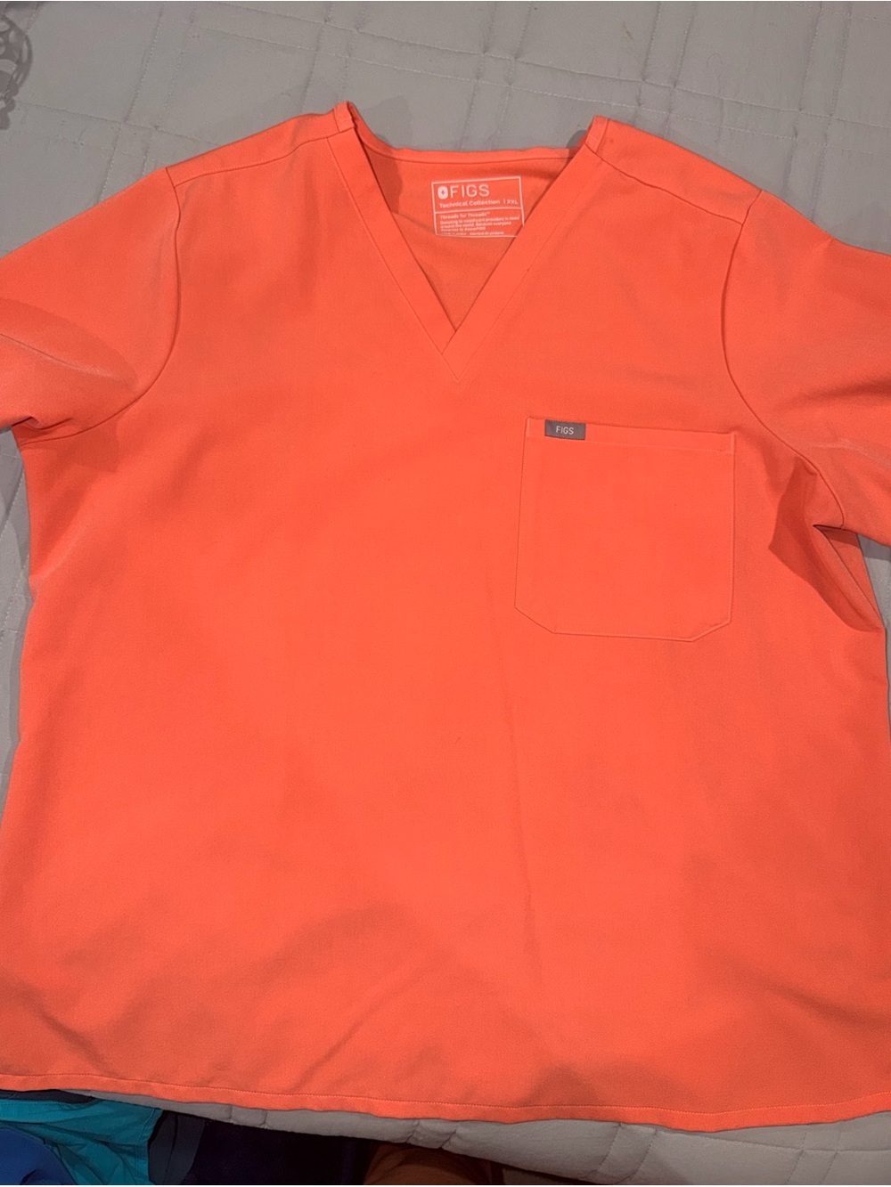 Figs Coral One pocket top